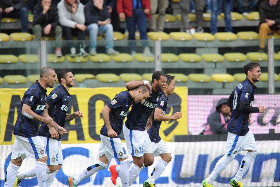 Rolando e Guarin fanno volare l&#39;euro Inter: i nerazzurri vincono 2-0 al Tardini e respingono l&#39;assalto del Parma al quinto posto. Per gli uomini di Mazzarri, l&#39;Europa League  ormai una certezza. LaPresse
